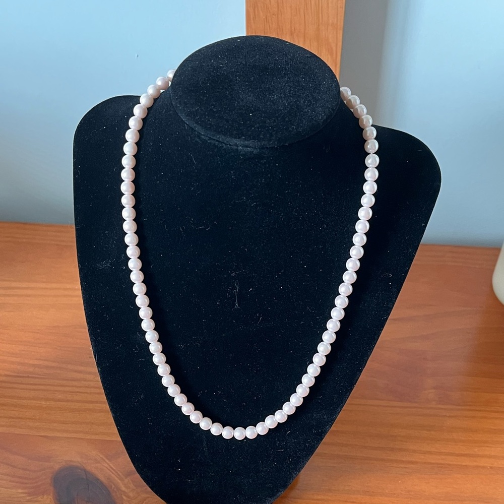 Pink pearl necklace